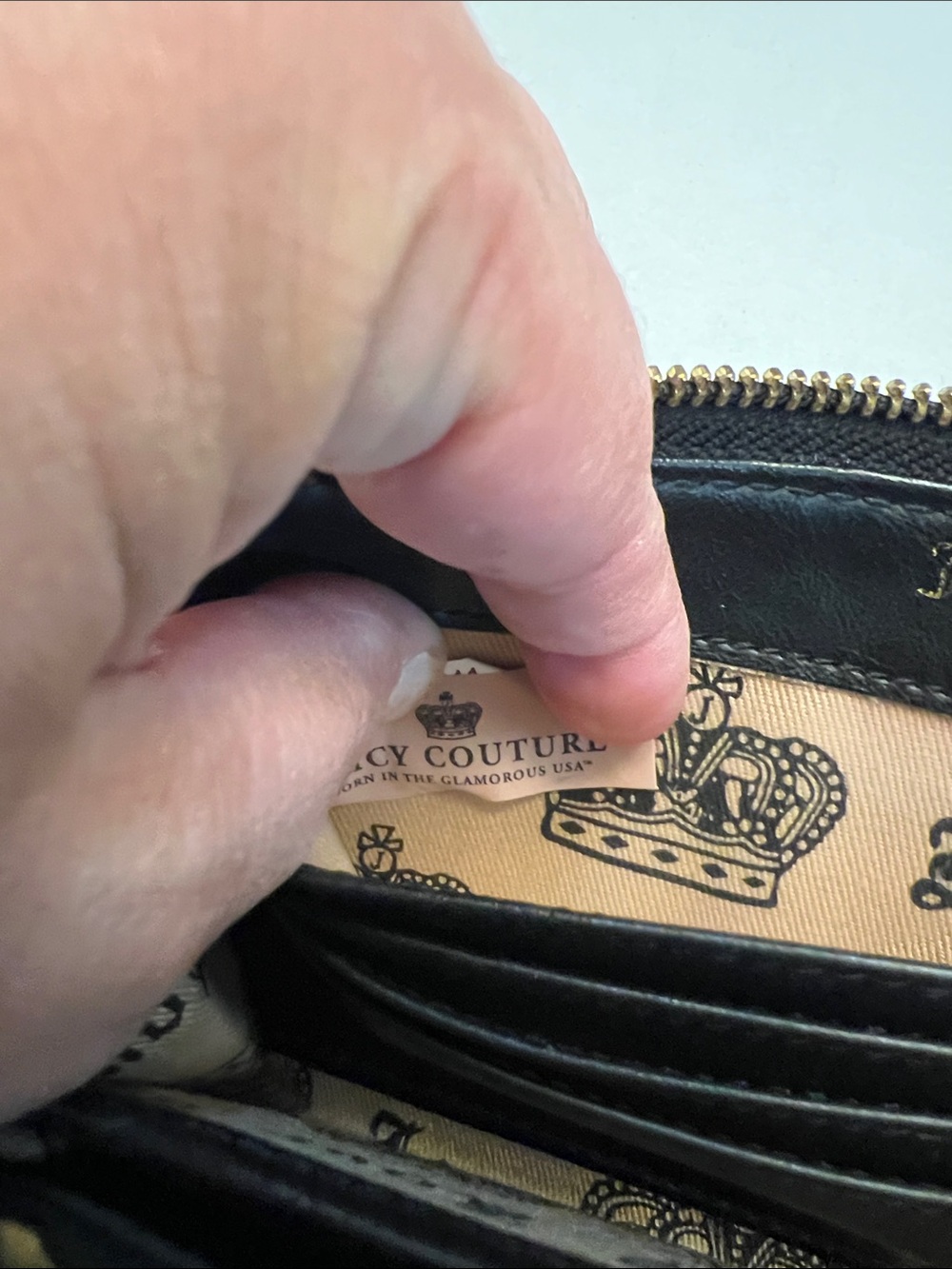 JUICY COUTURE BLACK LEATHER & VELVET SCOTTIE DOG ZIP AROUND WALLET - Picture 9 of 16